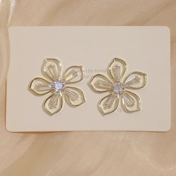 14K Kaplama Altın Moda İçi Boş Çiçek Kadın Küpe Bling Kristal CZ Mizaç moda taşlar Küpe Gelin Düğün için Takı
