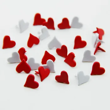 50 adet 11 * 8mm Kırmızı / Beyaz Güzel Kalp Metal Başlı DIY El Sanatları Albümü Kağıt Scrapbooking Bezeme Raptiye Çerçeve Dekorasyon