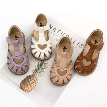 Kızlar Deri Sandalet 2021 Çocuk Yaz plaj ayakkabısı İçi Boş Kalp çocuk ayakkabıları Kızlar İçin Düz Sandalet Prenses Ayakkabı