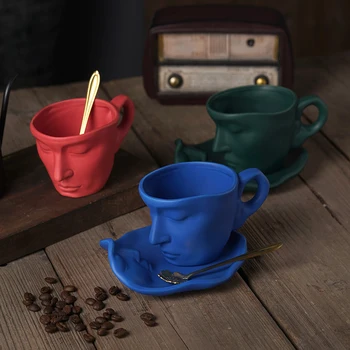 Yaratıcı Soyut Tasarım Düşünür Seramik Bardak Tabakları İle El Yapımı Sanat Kahve çay bardağı Tabağı kaşık seti Sofra Özel Hediyeler